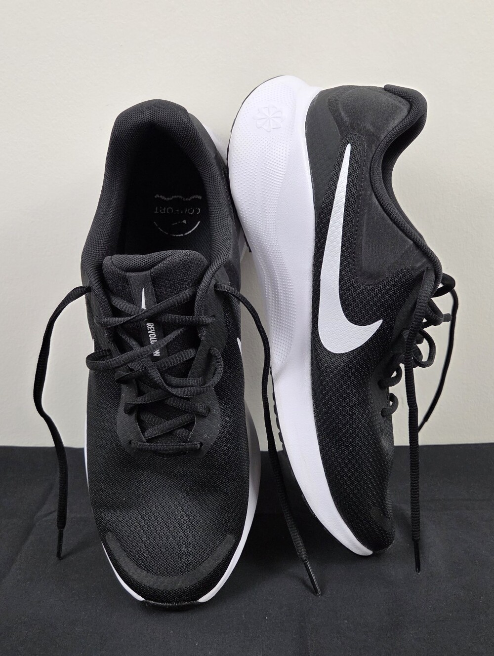 Nike Revolution 7 Shoes Mens 11.5 Black White Running Gym Lightweight FB2207-001